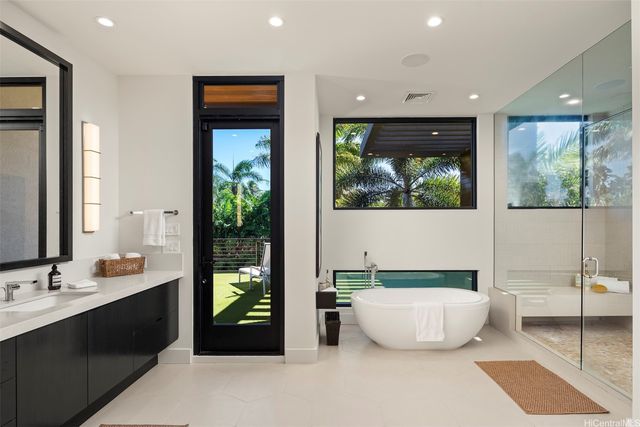 4366 Royal Place, Honolulu, HI 96816