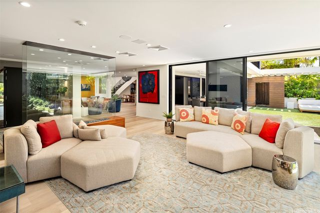 4366 Royal Place, Honolulu, HI 96816