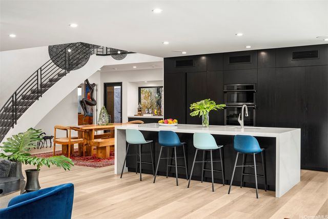 4366 Royal Place, Honolulu, HI 96816