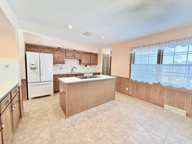 W6178 WESTLAKE COURT, Fond Du Lac, WI 54937