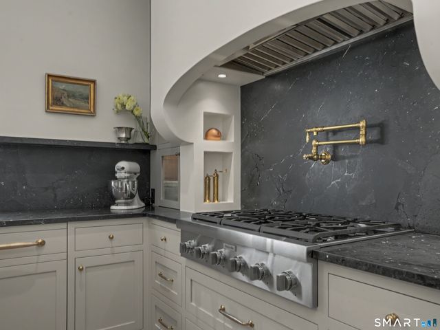 48 North Meadows Lane, Stamford, CT 06903