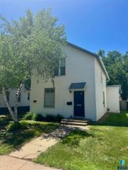 413 S Walts Ave Avenue, Sioux Falls, SD 57104