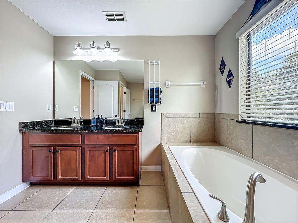 Image 15 of property listing at 10110 ARMANDO CIRCLE, Orlando, FL 32825