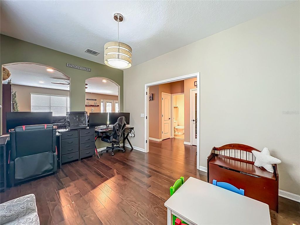 Image 25 of property listing at 10110 ARMANDO CIRCLE, Orlando, FL 32825