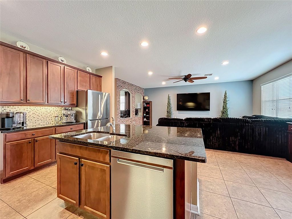 Image 5 of property listing at 10110 ARMANDO CIRCLE, Orlando, FL 32825