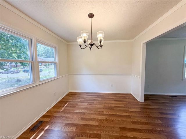 800 Edinburgh Drive, Jamestown, NC 27282