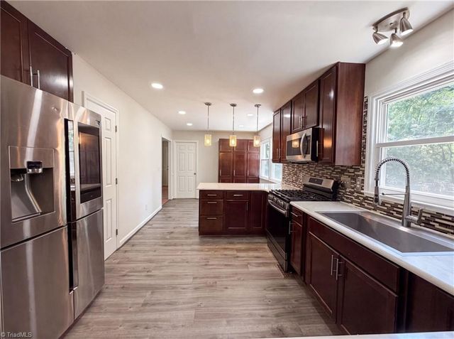 800 Edinburgh Drive, Jamestown, NC 27282