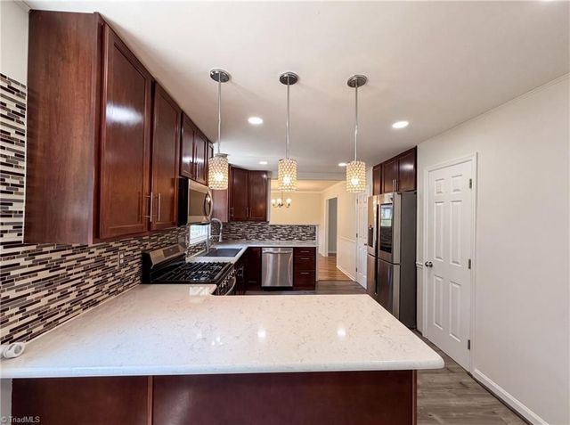 800 Edinburgh Drive, Jamestown, NC 27282