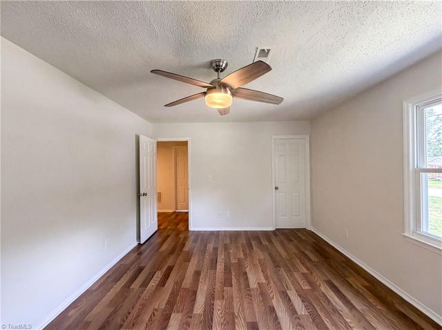 800 Edinburgh Drive, Jamestown, NC 27282