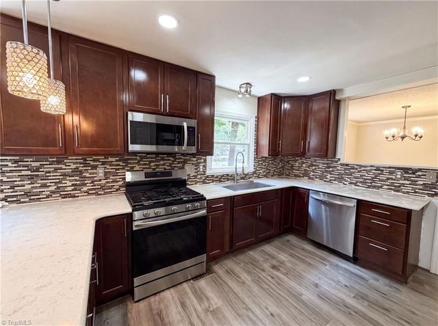 800 Edinburgh Drive, Jamestown, NC 27282