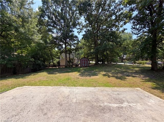 800 Edinburgh Drive, Jamestown, NC 27282