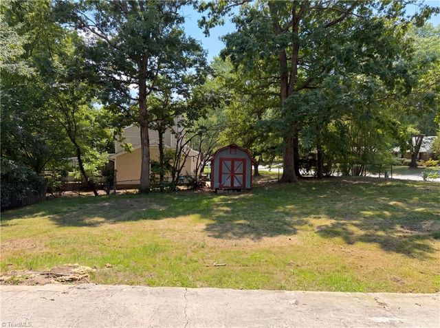 800 Edinburgh Drive, Jamestown, NC 27282