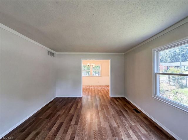 800 Edinburgh Drive, Jamestown, NC 27282
