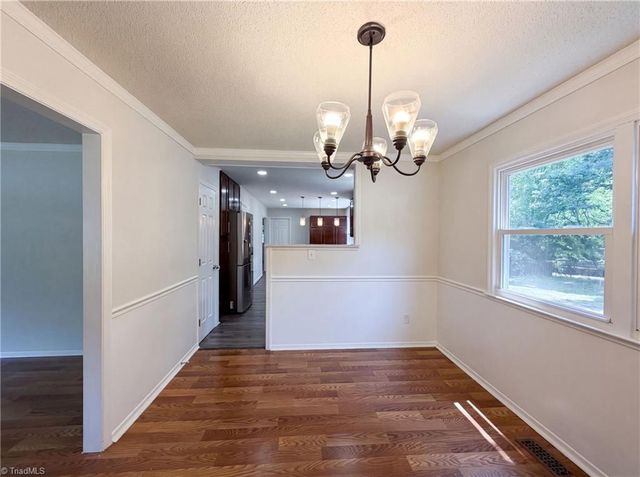 800 Edinburgh Drive, Jamestown, NC 27282