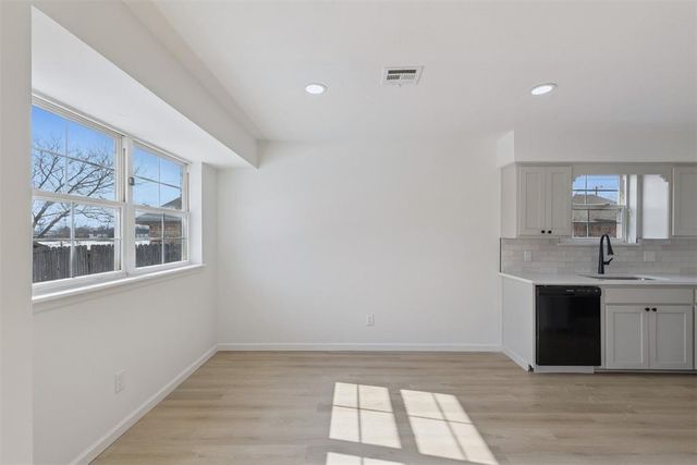 1048 NW 25th Street, Moore, OK 73160