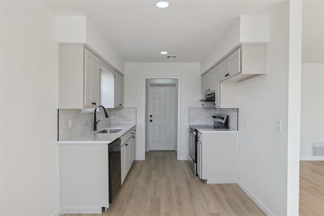 1048 NW 25th Street, Moore, OK 73160