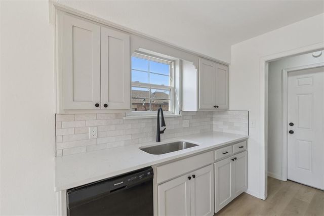 1048 NW 25th Street, Moore, OK 73160