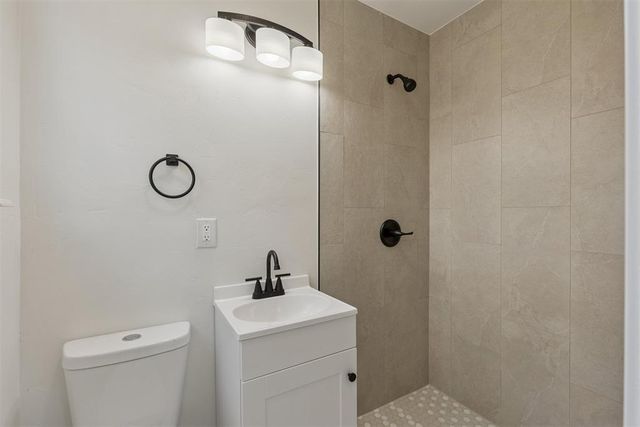 1048 NW 25th Street, Moore, OK 73160