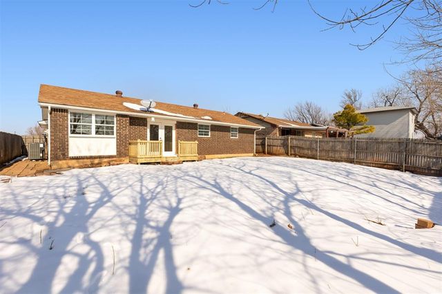 1048 NW 25th Street, Moore, OK 73160