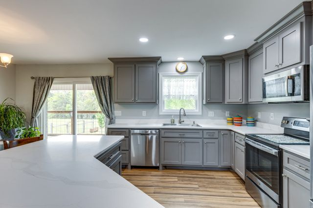 106 Blaine Ln, Summertown, TN 38483