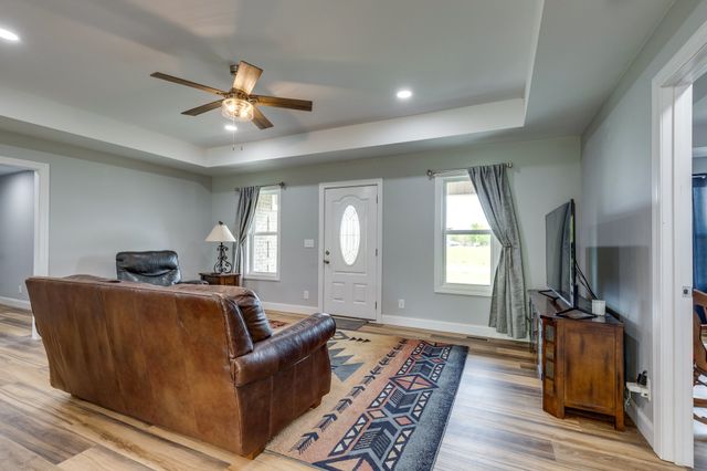 106 Blaine Ln, Summertown, TN 38483