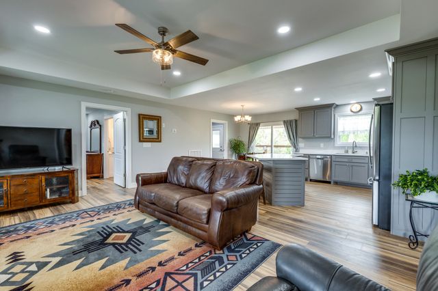 106 Blaine Ln, Summertown, TN 38483