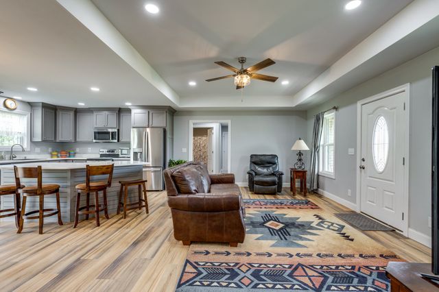 106 Blaine Ln, Summertown, TN 38483