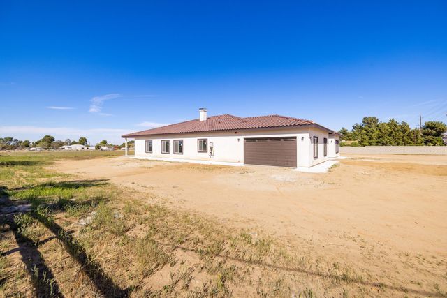 1805 Columbia Way, Lancaster, CA 93534