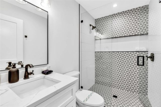 2208 AVENUE A, Bradenton Beach, FL 34217