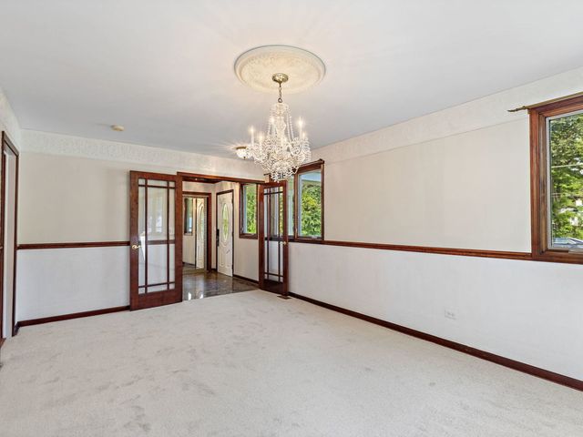 1301 Tower Lane, Cary, IL 60013