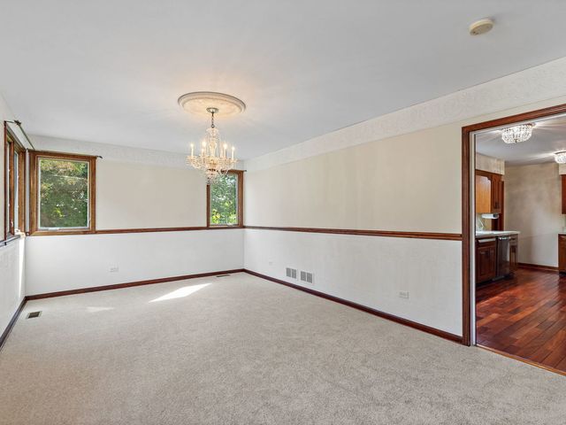 1301 Tower Lane, Cary, IL 60013