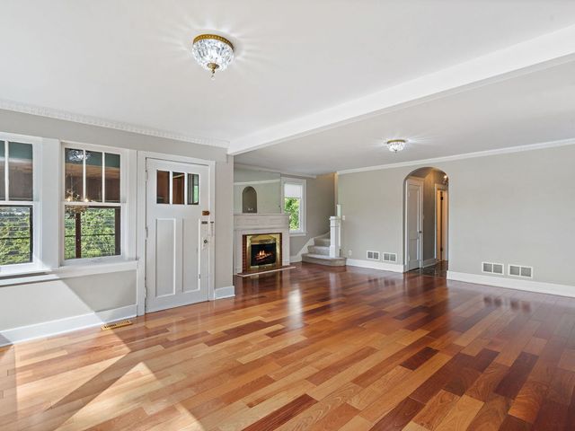 1301 Tower Lane, Cary, IL 60013