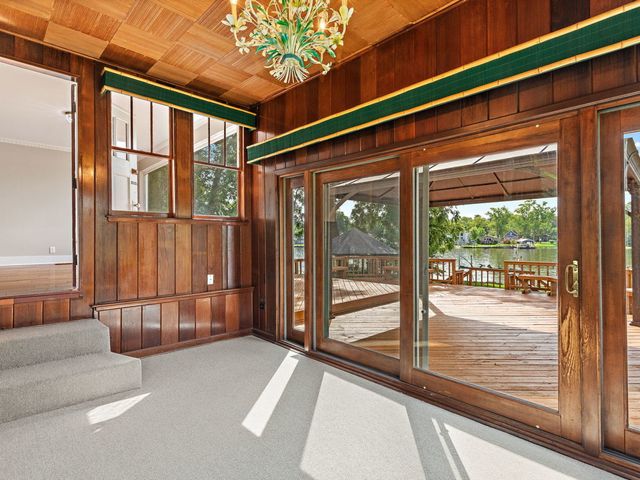 1301 Tower Lane, Cary, IL 60013