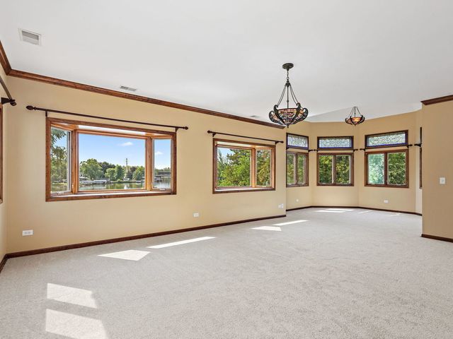 1301 Tower Lane, Cary, IL 60013