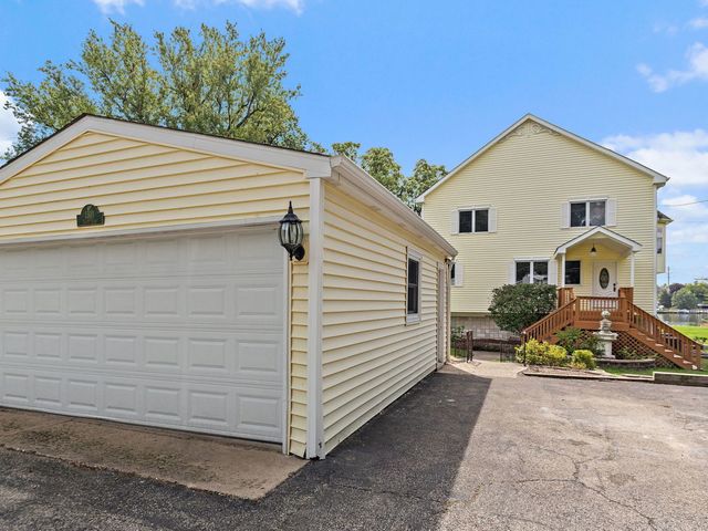 1301 Tower Lane, Cary, IL 60013