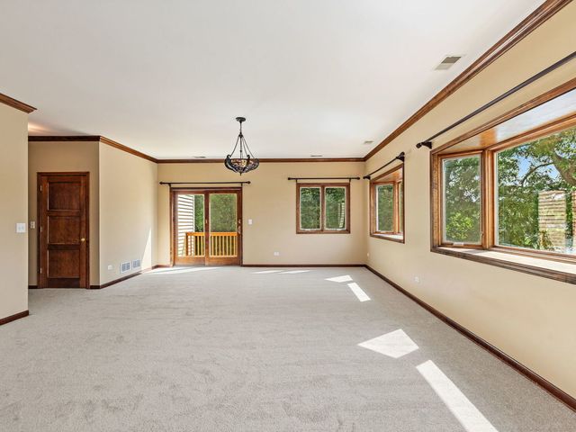 1301 Tower Lane, Cary, IL 60013