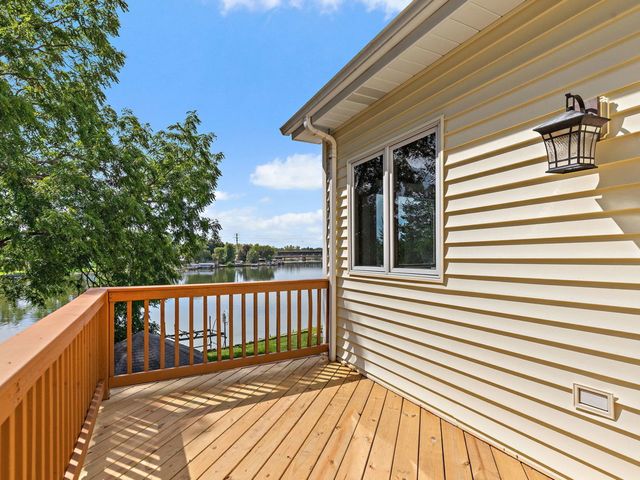 1301 Tower Lane, Cary, IL 60013