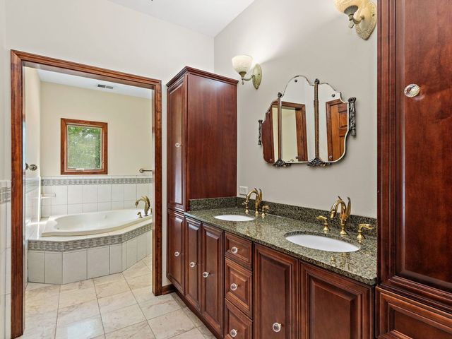 1301 Tower Lane, Cary, IL 60013