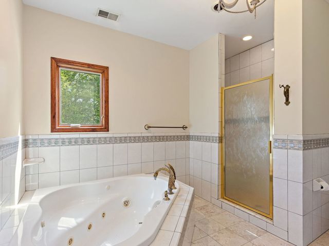 1301 Tower Lane, Cary, IL 60013