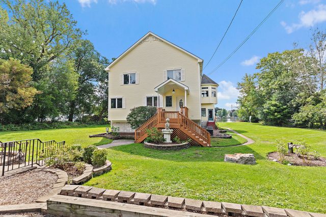 1301 Tower Lane, Cary, IL 60013