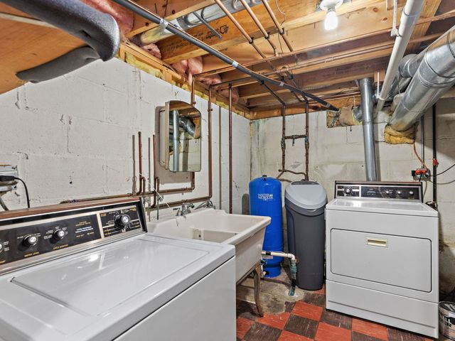 1301 Tower Lane, Cary, IL 60013