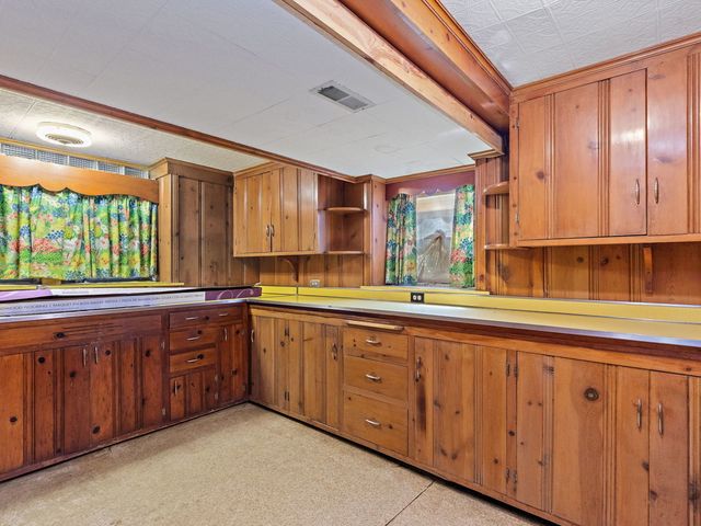 1301 Tower Lane, Cary, IL 60013