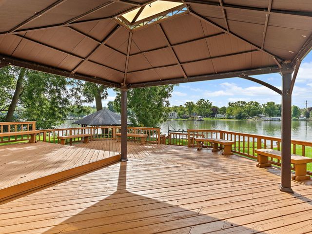 1301 Tower Lane, Cary, IL 60013