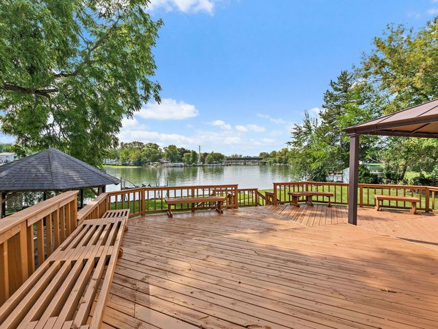 1301 Tower Lane, Cary, IL 60013