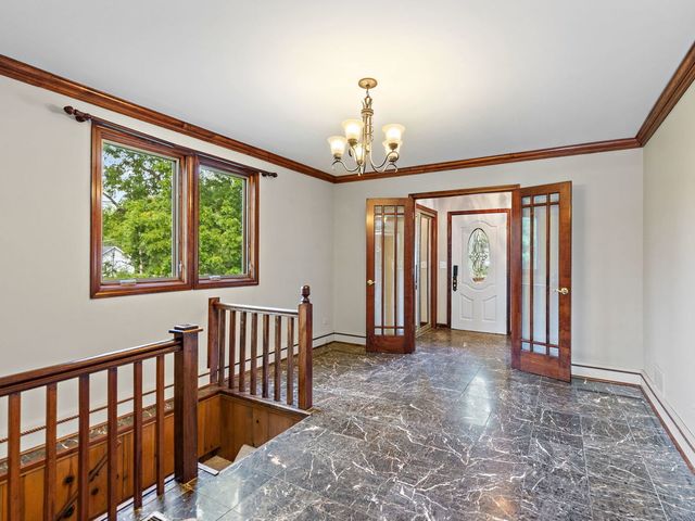 1301 Tower Lane, Cary, IL 60013