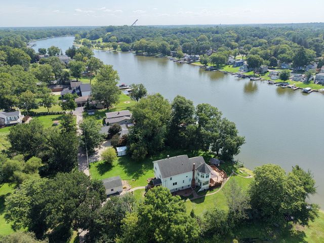 1301 Tower Lane, Cary, IL 60013