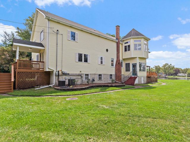 1301 Tower Lane, Cary, IL 60013