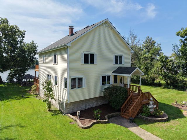 1301 Tower Lane, Cary, IL 60013