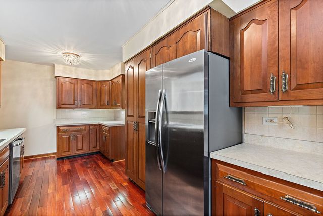 1301 Tower Lane, Cary, IL 60013