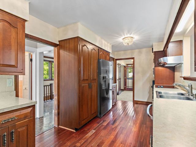 1301 Tower Lane, Cary, IL 60013